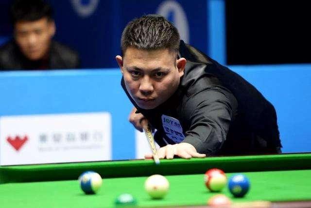 力球员的深 力球员的深