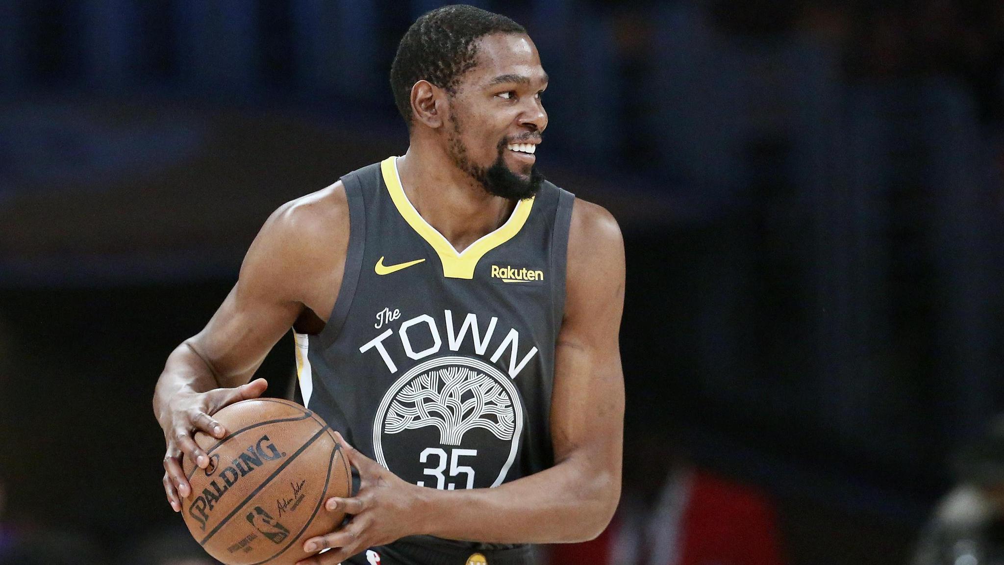 赛后球员庆 赛后球员庆